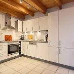 Luette Hus 2 *